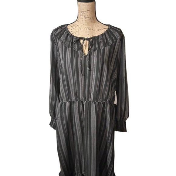 Terra & Sky Plus Dress - Picture 3 of 8